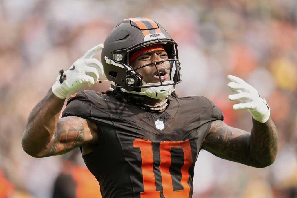 Celeveland Browns' Quinshon Judkins reacts after running for a touchdown during the second half of an NFL football game against the Green Bay Packers Sunday, Sept. 21, 2025, in Cleveland. (AP Photo/Sue Ogrocki)