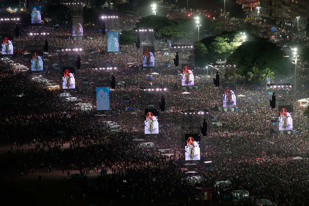 Fans pack the shores of Copacabana Beach to watch a free concert by Colombian pop star Shakira in Rio de Janeiro, Saturday, May 2, 2026. (AP Photo/Bruna Prado)