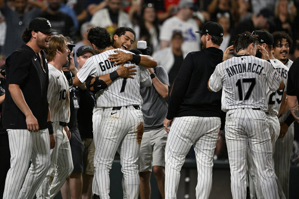 Chicago White Sox's Braden Montgomery, back, hugs teammate Jacob Gonzalez (7) after hitting a walk-off two-run home run in the 10th inning of a baseball game to defeat the Atlanta Braves in Chicago, Tuesday, June 9, 2026. (AP Photo/Paul Beaty)