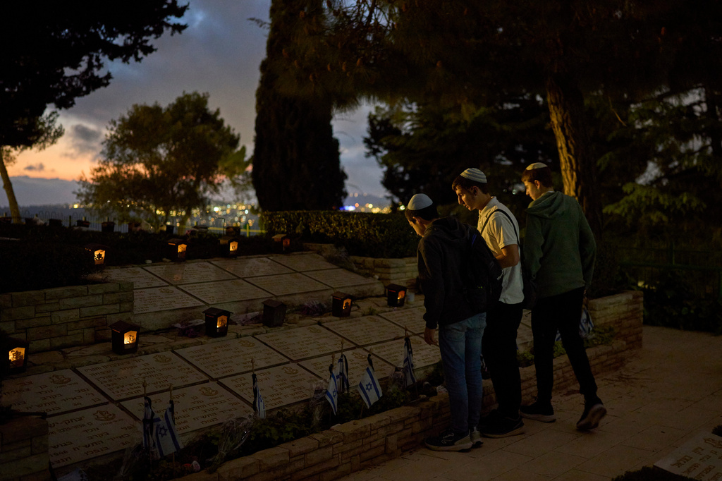People visit the Mount Herzl military cemetery in Jerusalem on the eve of Israel's annual Memorial Day for the fallen soldiers, Monday, April 20, 2026. (AP Photo/Ohad Zwigenberg)