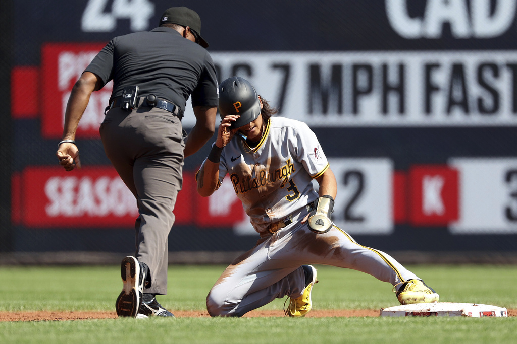 Pittsburgh Pirates' Ji Hwan Bae gets called out at second during the second inning of a baseball game against the Washington Nationals, Sunday, Sept. 14, 2025, in Washington. (AP Photo/Daniel Kucin Jr.)