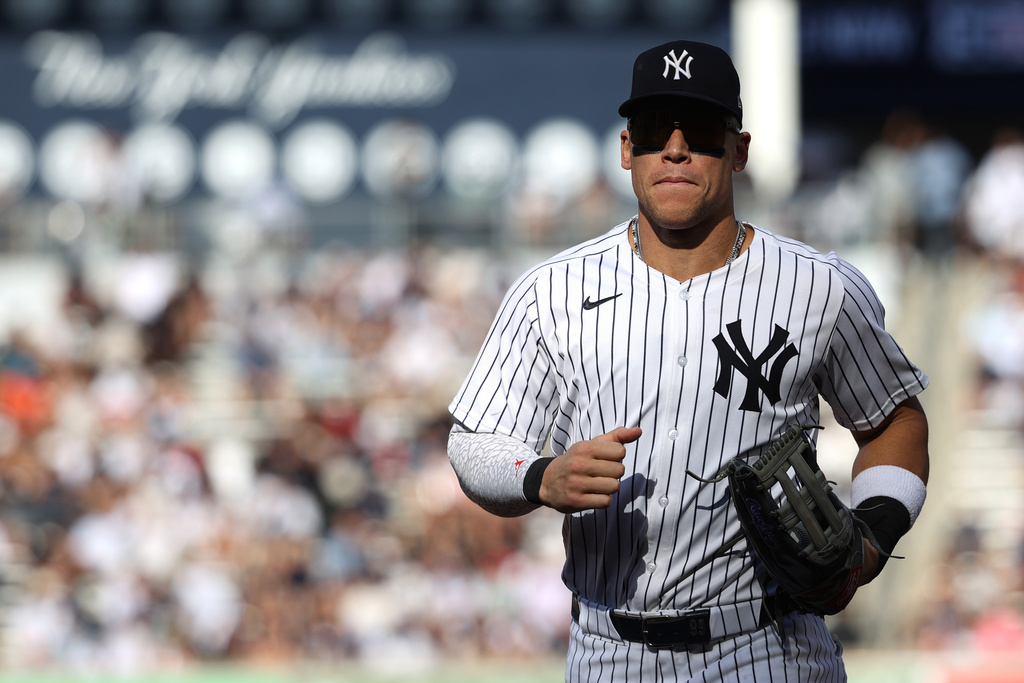 New York Yankees' Aaron Judge runs to the dugout during the third inning of a baseball game against the Baltimore Orioles, Sunday, Sept. 28, 2025, in New York. (AP Photo/Pamela Smith)