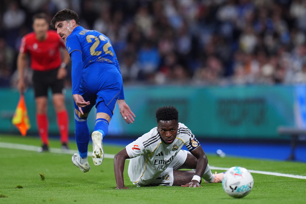 Real Madrid's Vinicius Junior, right, and Real Oviedo's Nacho Vidal challenge for the ball during the Spanish La Liga soccer match between Real Madrid and Real Oviedo in Madrid, Spain, Thursday, May 14, 2026. (AP Photo/Manu Fernandez)