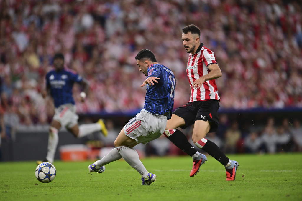 Arsenal's Gabriel Martinelli scores the opening goal of his team during the Champions League opening phase soccer match between Athletic Bilbao and Arsenal at the San Mames stadium in Bilbao, Spain, Tuesday, Sept. 16, 2025. (AP Photo/Miguel Oses)