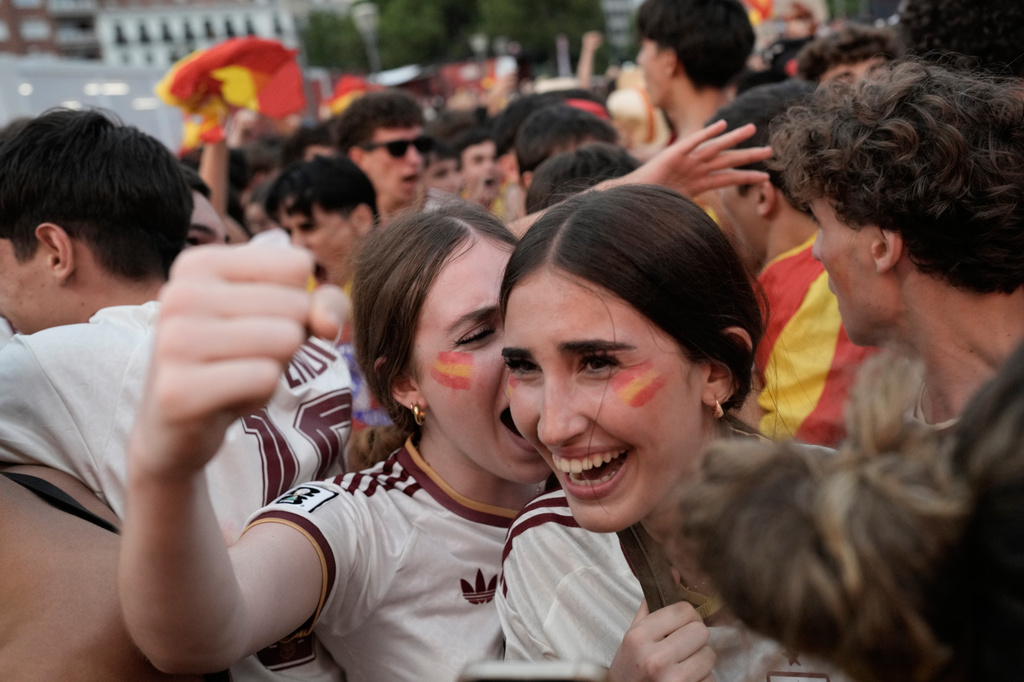 Spanish fans celebrate in central Madrid after Spain's Mikel Oyarzabal scores the opening goal on a penalty kick during the World Cup semifinal soccer match between France and Spain in Arlington, Texas, near Dallas, Tuesday, July 14, 2026. (AP Photo/Bernat Armangue)