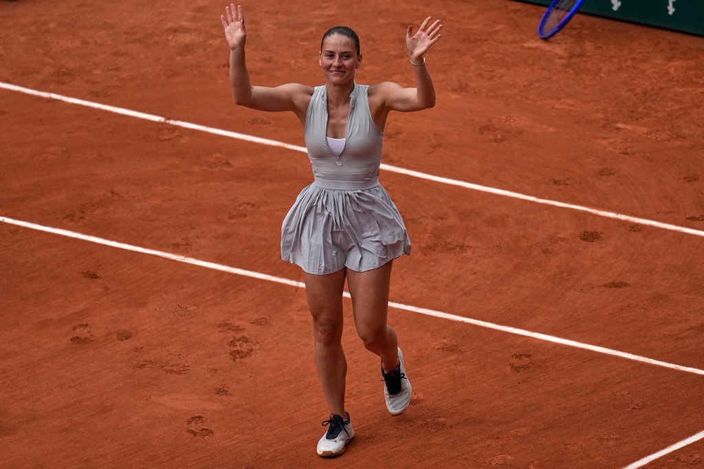 Ukraine's Marta Kostyuk reacts after the fourth-round tennis against Poland's Iga Swiatek match at the French Open in Paris, Sunday, May 31, 2026. (AP Photo/Christophe Ena)