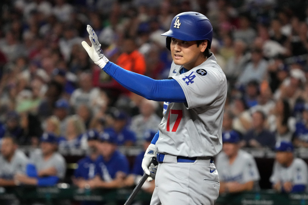Los Angeles Dodgers' Shohei Ohtani reacts after hitting a foul ball against the Arizona Diamondbacks in the first inning of a baseball game, Tuesday, Sept. 23, 2025, in Phoenix. (AP Photo/Rick Scuteri)