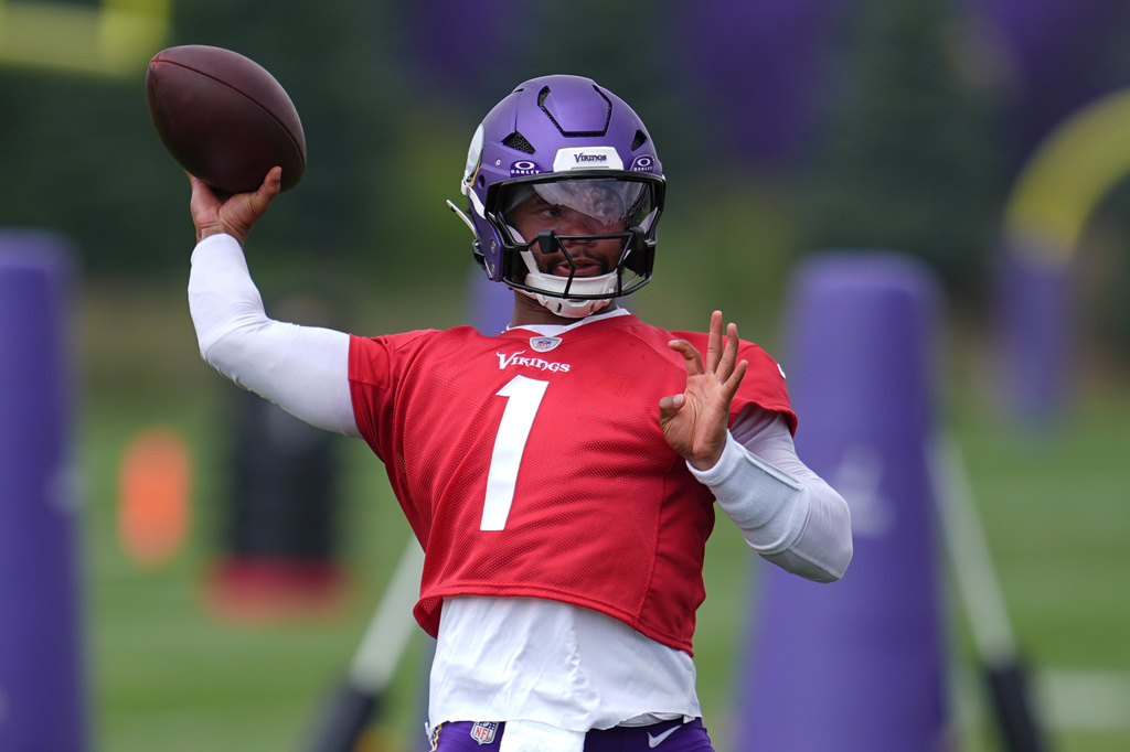 Minnesota Vikings quarterback Kyler Murray (1) takes part in drills during the team's NFL football training camp Wednesday, July 29, 2026, in Eagan, Minn. (AP Photo/Abbie Parr)