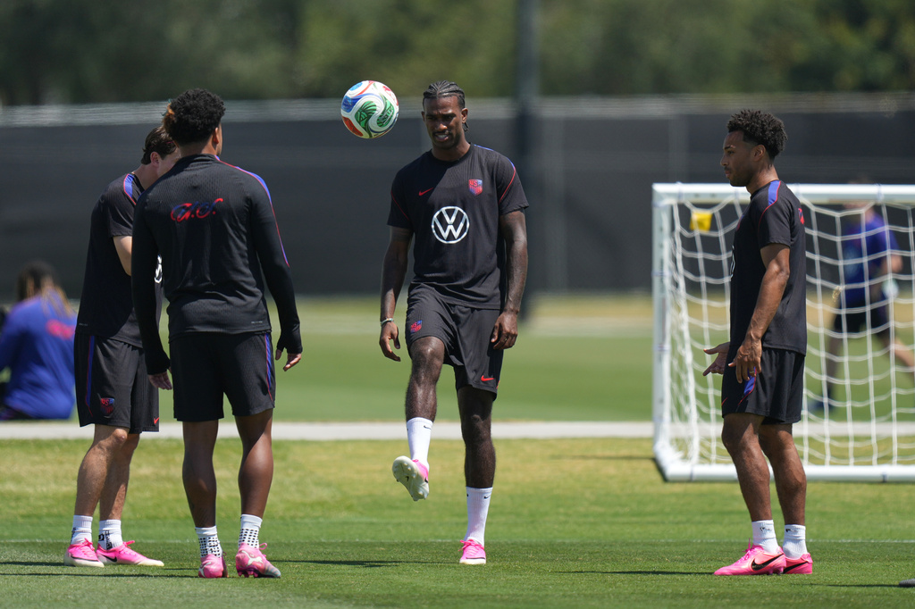 United States' Haji Wright, center and teammates attend a training session ahead of their FIFA World Cup match against Australia in Irvine, Calif., Tuesday, June 16, 2026. (AP Photo/Andre Penner)