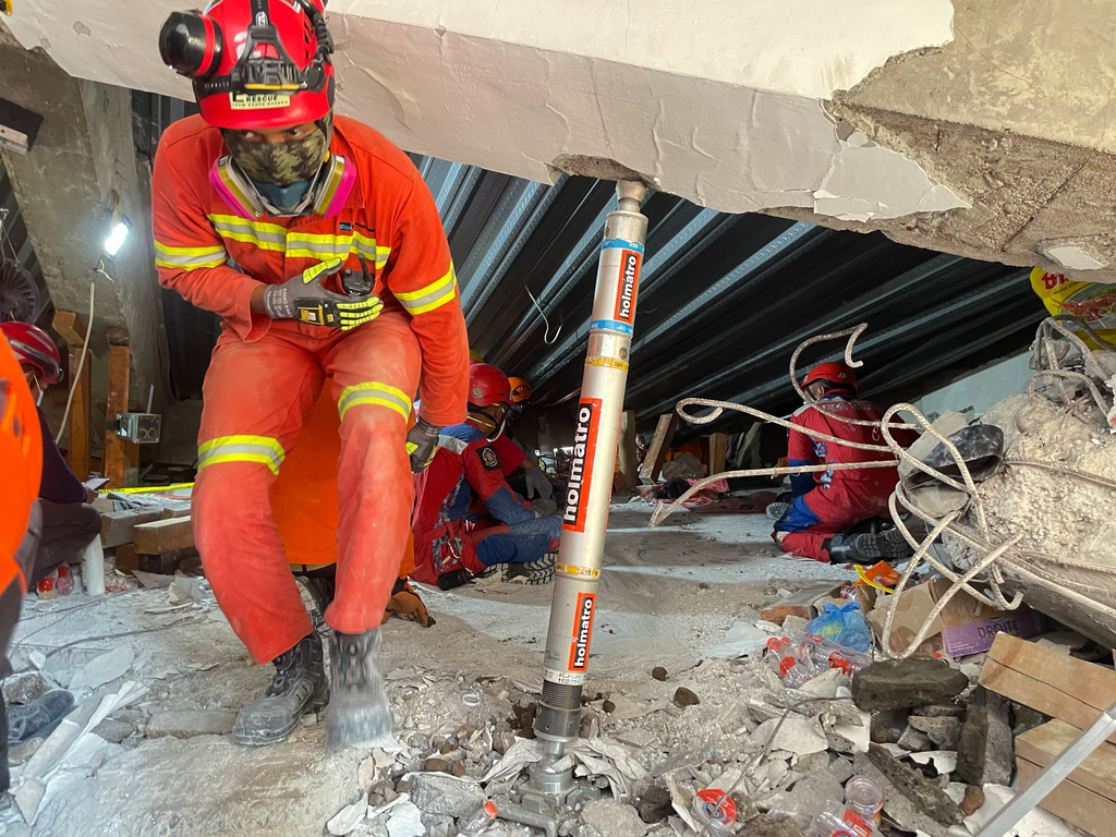 Rescuers search for victims trapped under the rubble after a building under construction collapsed, at an Islamic boarding school in Sidoarjo, East Java, Indonesia, Wednesday, Oct. 1, 2025. (AP Photo/Trisnadi)