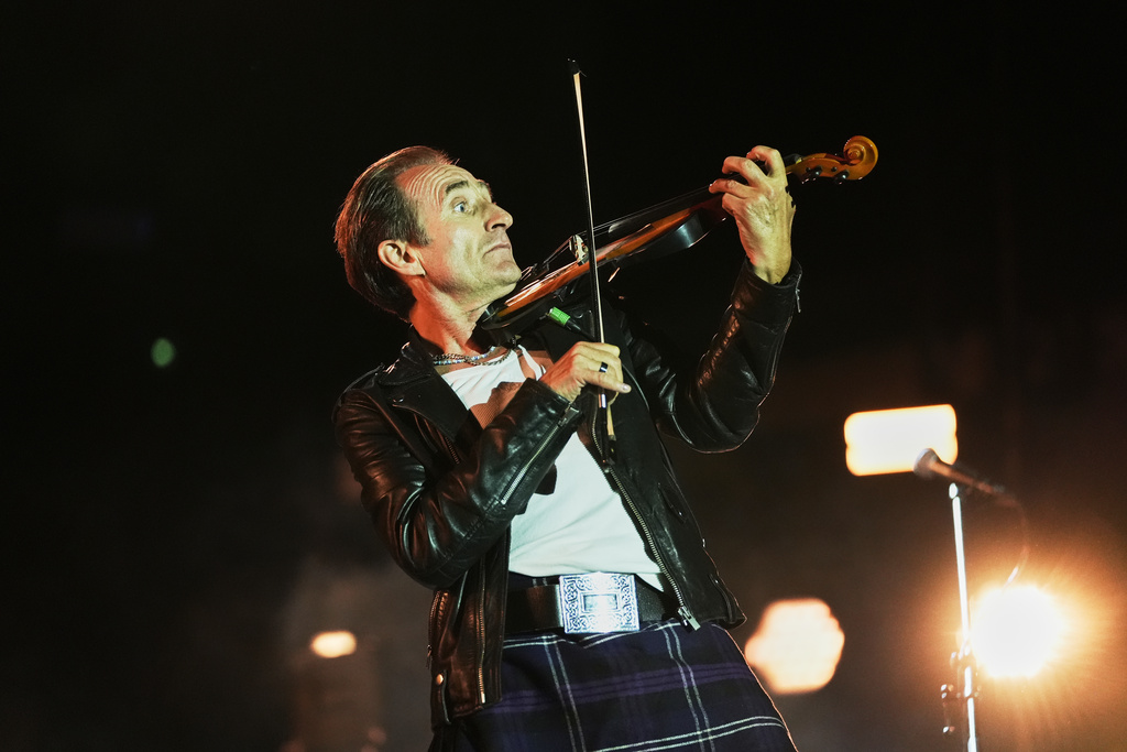 Saul Davies of English rock band James performs during the Corona Capital music festival in Mexico City, Sunday, Nov. 16, 2025. (AP Photo/Claudia Rosel)