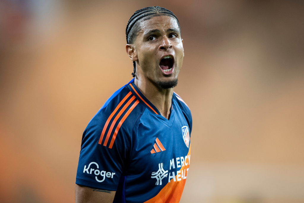 FC Cincinnati defender Miles Robinson yells in celebration after forward Kévin Denkey, not pictured, scored during the second half of Game 1 in the first round of MLS soccer's Eastern Conference playoffs against the Columbus Crew, Monday, Oct. 27, 2025, in Cincinnati. (AP Photo/Tanner Pearson)