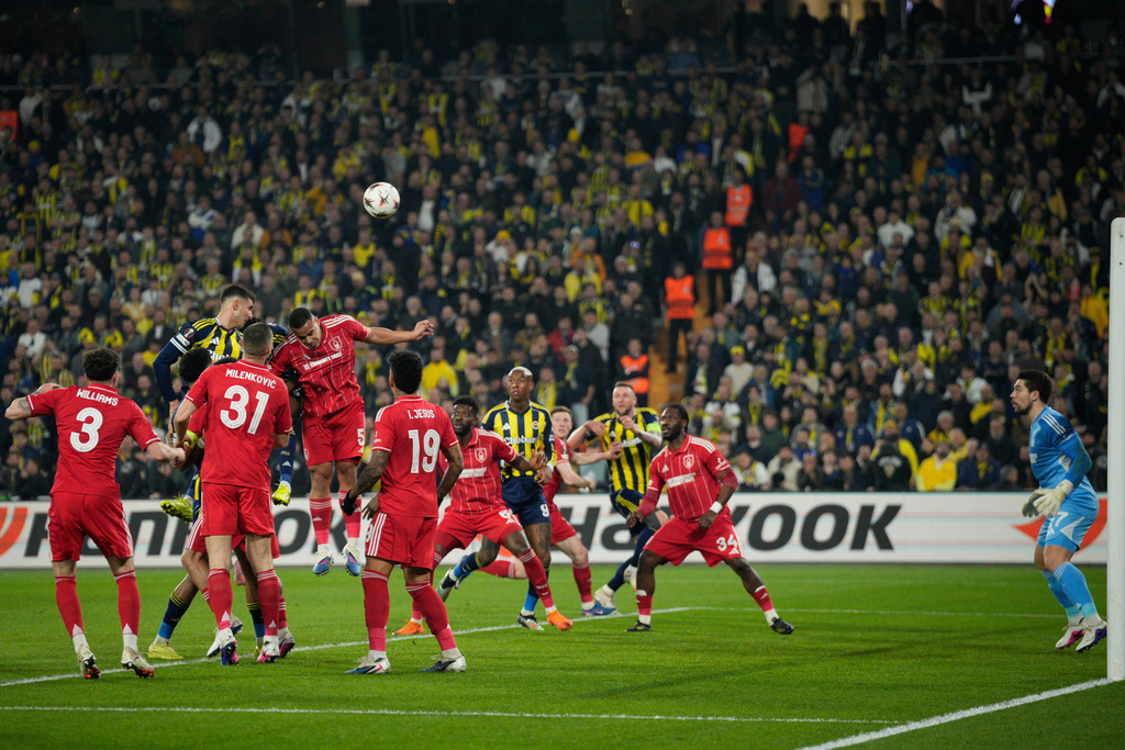 Nottingham Forest's Murillo, center, defends a high ball during a Europa league play-off first leg soccer match between Fenerbahce and Nottingham Forest in Istanbul, Turkey, Thursday, Feb. 19, 2026. (AP Photo/Emrah Gurel)