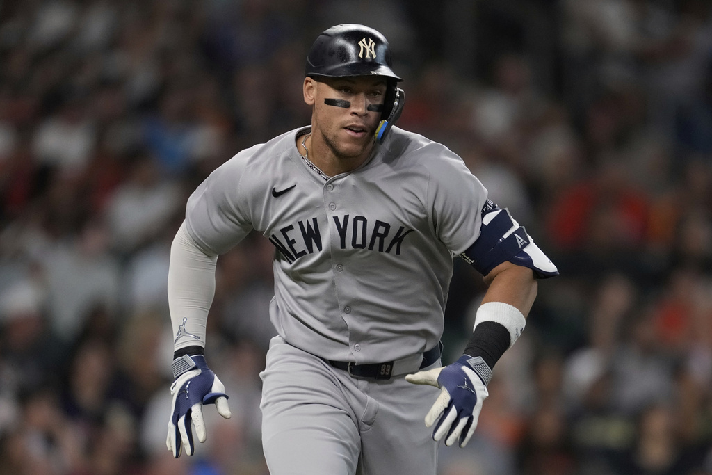 New York Yankees designated hitter Aaron Judge runs on a single during the first inning of a baseball game against the Houston Astros in Houston, Tuesday, Sept. 2, 2025. (AP Photo/Ashley Landis)