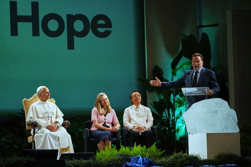 Arnold Schwarzenegger, right, delivers his speech at the International conference "Raising Hope for Climate Justice" attended by Pope Leo XIV, in Castel Gandolfo, Italy, Wednesday, Oct. 1, 2025. (AP Photo/Alessandra Tarantino) Arnold Schwarzenegger, right, delivers his speech at the International conference "Raising Hope for Climate Justice" attended by Pope Leo XIV, in Castel Gandolfo, Italy, Wednesday, Oct. 1, 2025. (AP Photo/Alessandra Tarantino)