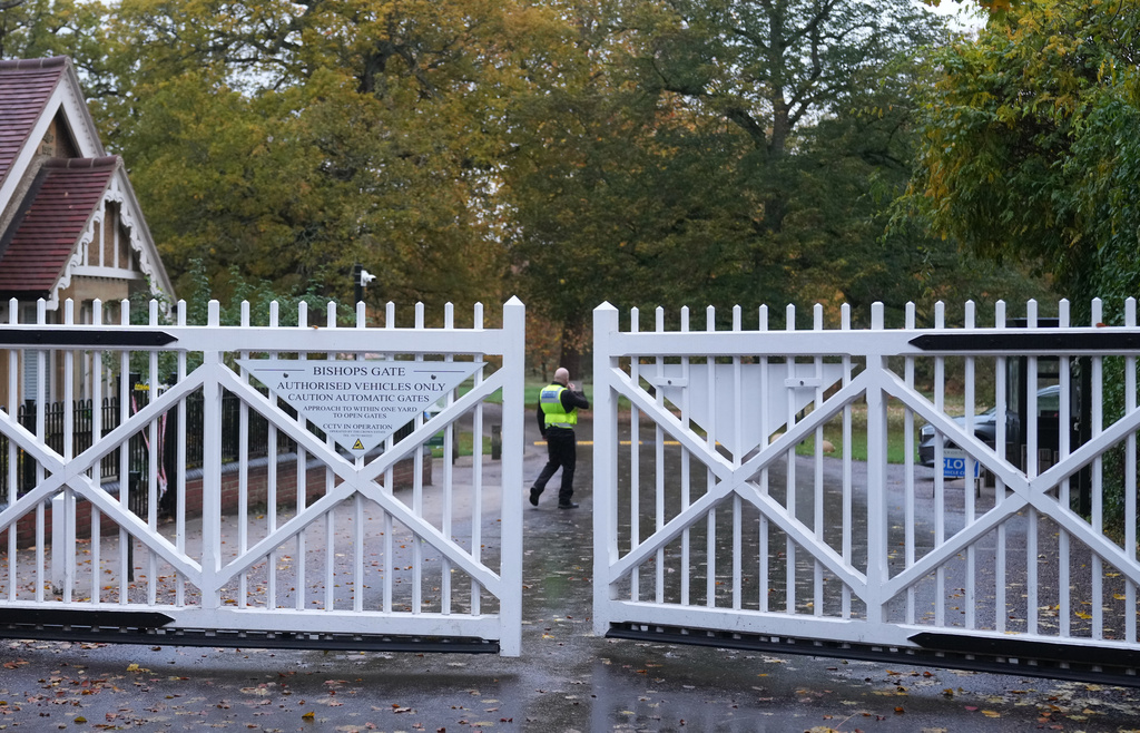 Gates are closing near to the Royal Lodge, following the announcement that Prince Andrew will be stripped of his titles and leave the 30-room mansion he has occupied for more than 20 years in Windsor, England, Friday, Oct. 31, 2025.(AP Photo/Alastair Grant)