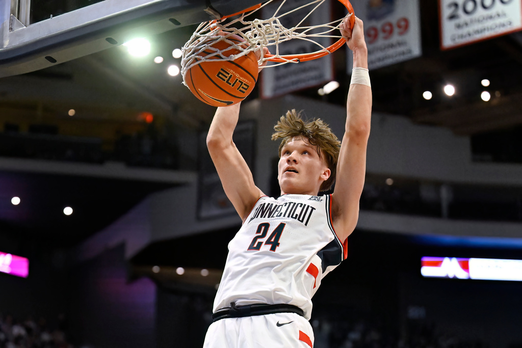 UConn guard Braylon Mullins dunks the ball in the first half of an NCAA college basketball game against Xavier, Tuesday, Feb. 3, 2026, in Hartford, Conn. (AP Photo/Jessica Hill)