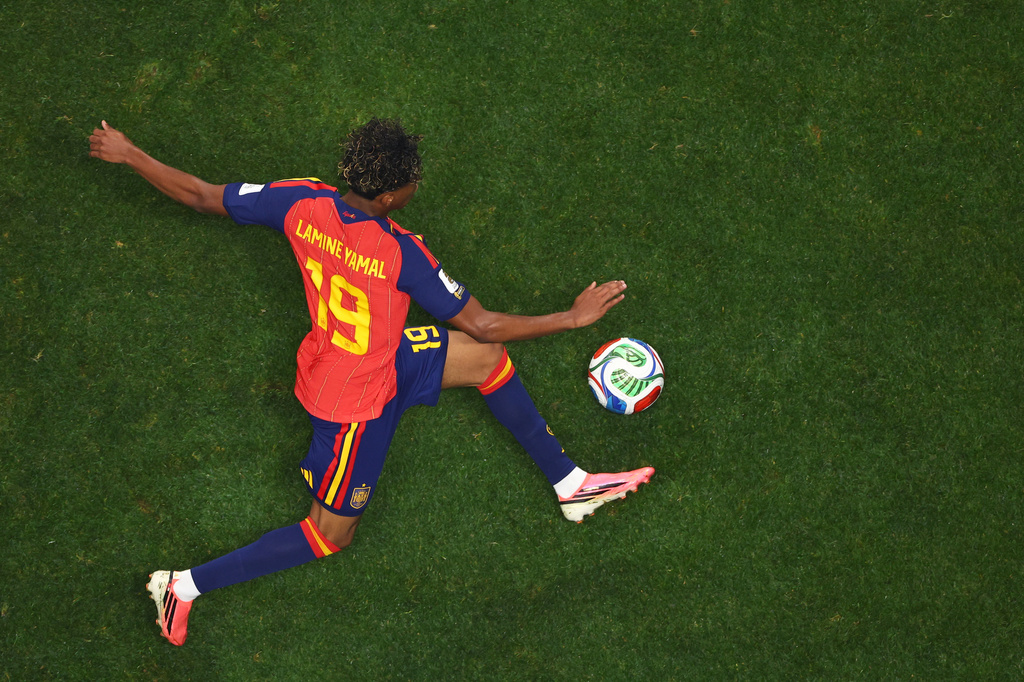 Spain's Lamine Yamal controls the ball during the World Cup Group H soccer match against Cape Verde in Atlanta, Monday, June 15, 2026. (AP Photo/Colin Hubbard)