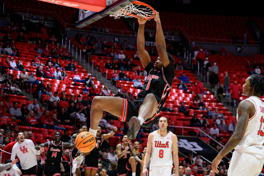 Houston center Cedric Lath, center, dunks during the second half of an NCAA college basketball game against Utah, Tuesday, Feb. 10, 2026, in Salt Lake City. (AP Photo/Tyler Tate)