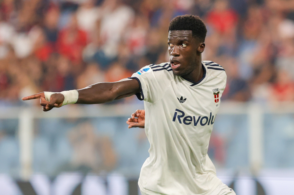 Como's Assane Diao celebrates after scoring a goal during the Serie A soccer match between Genoa and Como, Friday, Sept. 4, 2026, in Genoa, Italy. (Tano Pecoraro/LaPresse via AP)
