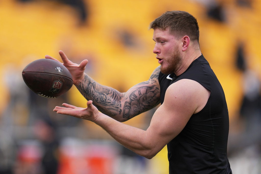 Pittsburgh Steelers linebacker Jack Sawyer warms up before an NFL football game against the Buffalo Bills Sunday, Nov. 30, 2025, in Pittsburgh. (AP Photo/Gene J. Puskar)