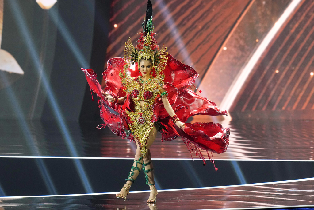 Miss Laos Lattana Munvilay competes in the national costume competition at the Miss Universe Beauty Pageant in Nonthaburi province, Thailand, Wednesday, Nov. 19, 2025. (AP Photo/Sakchai Lalit)