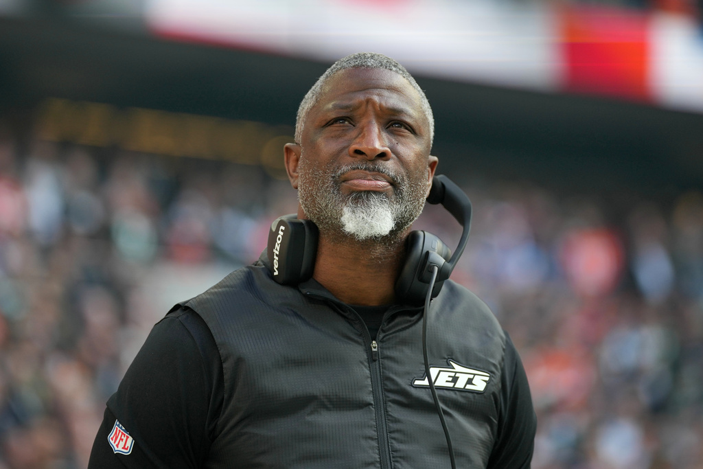 New York Jets head coach Aaron Glenn stands on the touchline just before the start of an NFL football game between the Denver Broncos and the New York Jets, Sunday, Oct. 12, 2025, in London. (AP Photo/Kin Cheung)