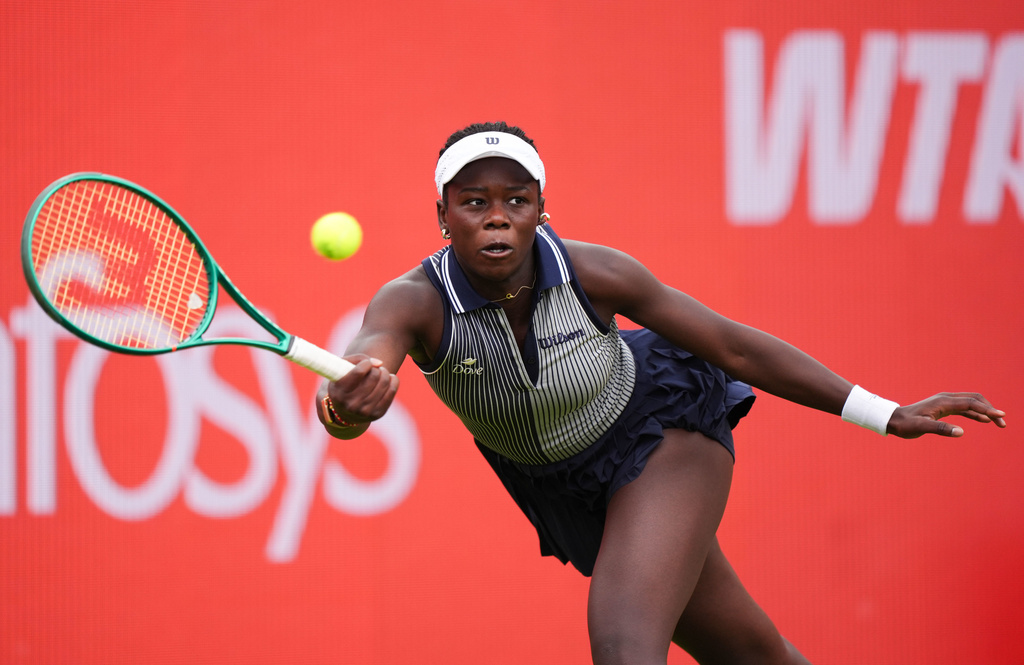 Victoria Mboko of Canada in action against Karolina Pliskova of Czech Republic on day three of the Queen's Club tennis championships in London, Wednesday, June 10, 2026. (Ben Whitley/PA via AP)