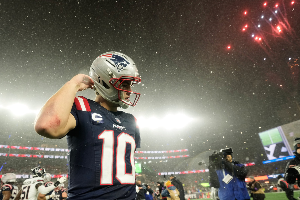 New England Patriots quarterback Drake Maye (10) walks off the field after an NFL divisional playoff football game against the Houston Texans, Sunday, Jan. 18, 2026, in Foxborough, Mass. (AP Photo/Robert F. Bukaty)