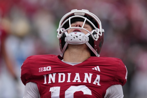 Indiana quarterback Alberto Mendoza (16) reacts after rushing for a touchdown during the second half of an NCAA college football game against UCLA, Saturday, Oct. 25, 2025, in Bloomington, Ind. (AP Photo/Darron Cummings) Indiana quarterback Alberto Mendoza (16) reacts after rushing for a touchdown during the second half of an NCAA college football game against UCLA, Saturday, Oct. 25, 2025, in Bloomington, Ind. (AP Photo/Darron Cummings)