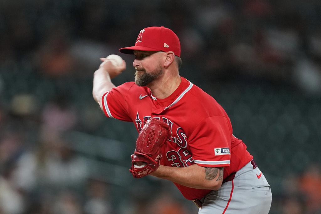 Los Angeles Angels pitcher Kirby Yates throws against the Detroit Tigers during the ninth inning of a baseball game Tuesday, May 26, 2026, in Detroit. (AP Photo/Paul Sancya)