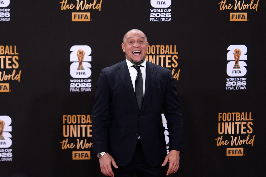Former Brazil player Roberto Carlos arrives to attend the draw for the 2026 soccer World Cup at the Kennedy Center in Washington, Friday, Dec. 5, 2025. (AP Photo/Julia Demaree Nikhinson)