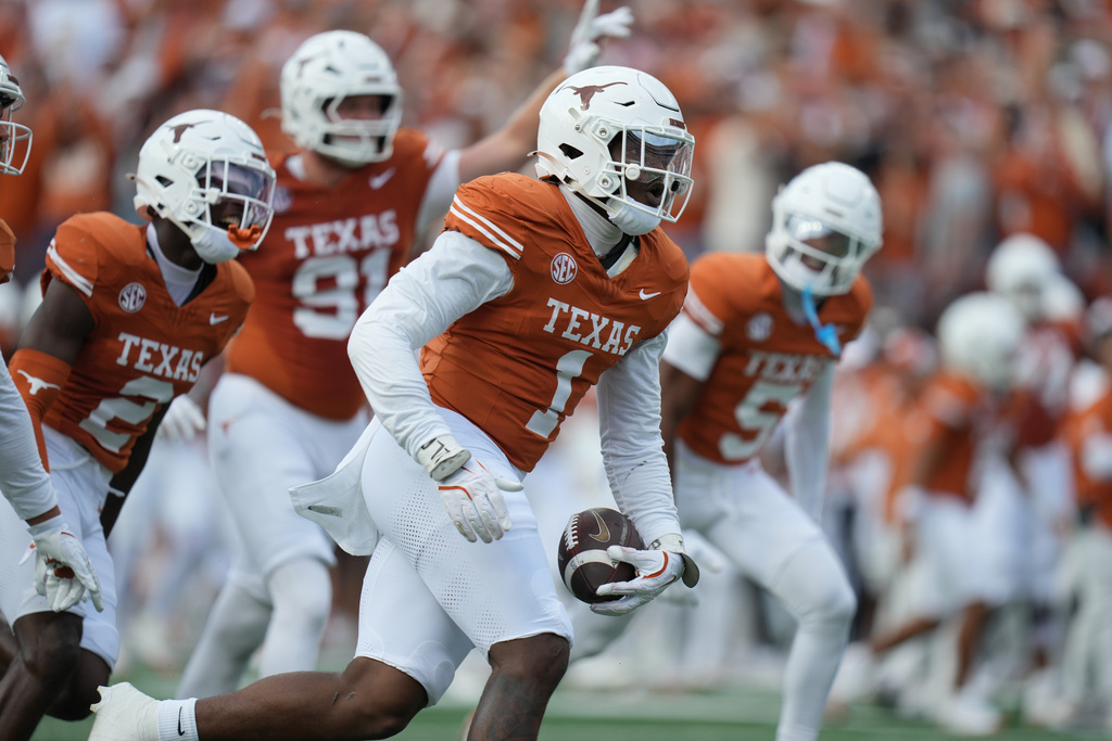 Texas defensive end Colin Simmons (1) celebrates after he recovered a fumble against Vanderbilt during the first half of an NCAA college football game in Austin, Texas, Saturday, Nov. 1, 2025. (AP Photo/Eric Gay)