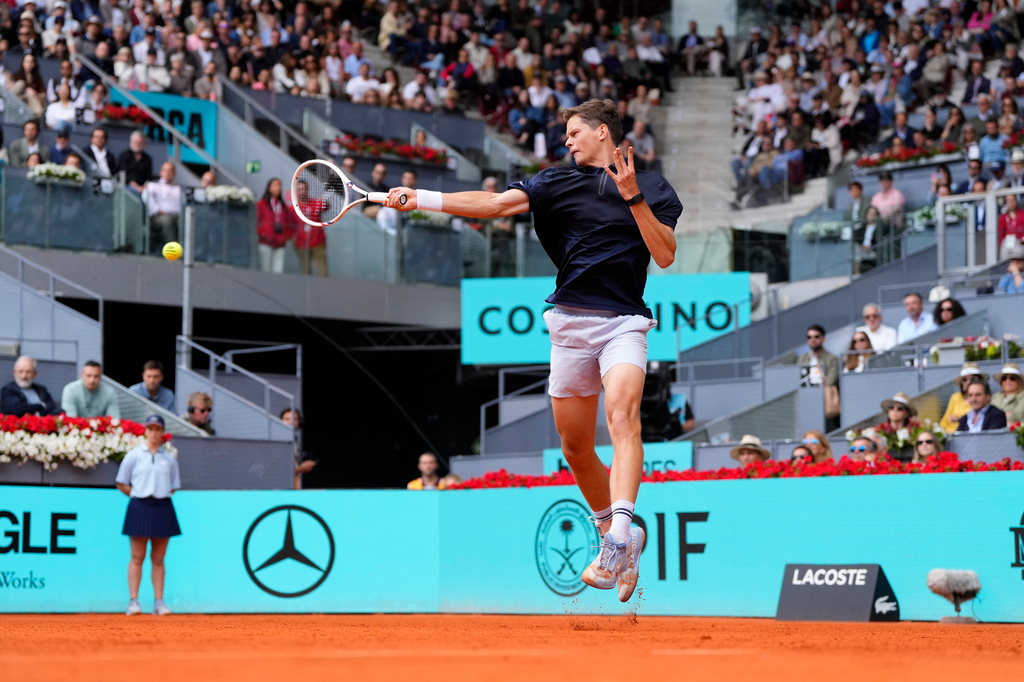 Alexander Blockx of Belgium returns the ball to Casper Ruud of Norway during the quarterfinal match at the Madrid Open tennis tournament in Madrid, Thursday, April 30, 2026. (AP Photo/Jose Breton)