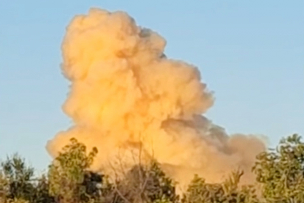 This photo provided by Andre Robinson shows a plume of smoke rising after an explosion at the CF Industries plant Wednesday, Nov. 5, 2025, in Yazoo City, Miss. (Andre Robinson via AP)