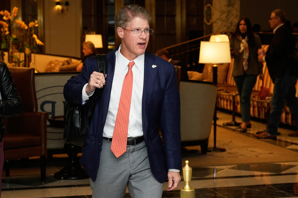 Kansas City Chiefs owner Clark Hunt arrives for NFL owners meetings in New York, Tuesday, Oct. 21, 2025. (AP Photo/Seth Wenig)