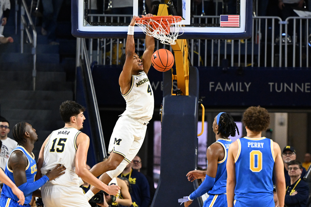Michigan guard Nimari Burnett (4) dunks against UCLA in the first half of an NCAA college basketball game in Ann Arbor, Mich., Saturday, Feb. 14, 2026. (AP Photo/Lon Horwedel)