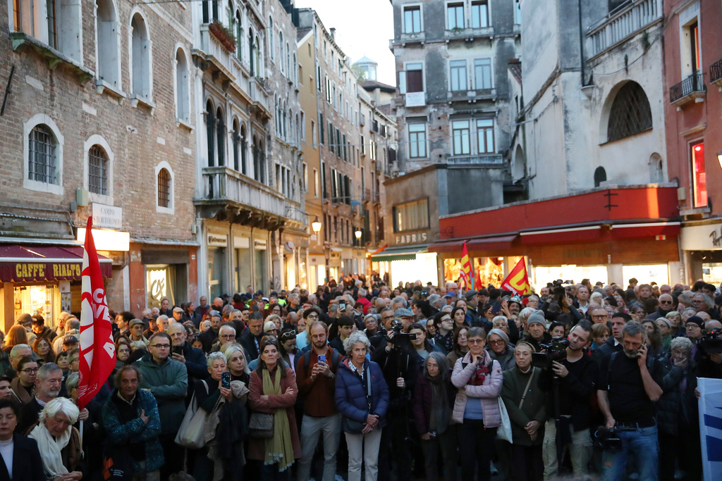Workers and orchestra members of Venice’s La Fenice opera house, joined by other performing arts professionals, march through the city demanding the resignation of superintendent Nicola Colabianchi and artistic director Beatrice Venezi, in Venice, Italy, Monday, Nov. 10, 2025. (Paola Garbuio/LaPresse via AP)