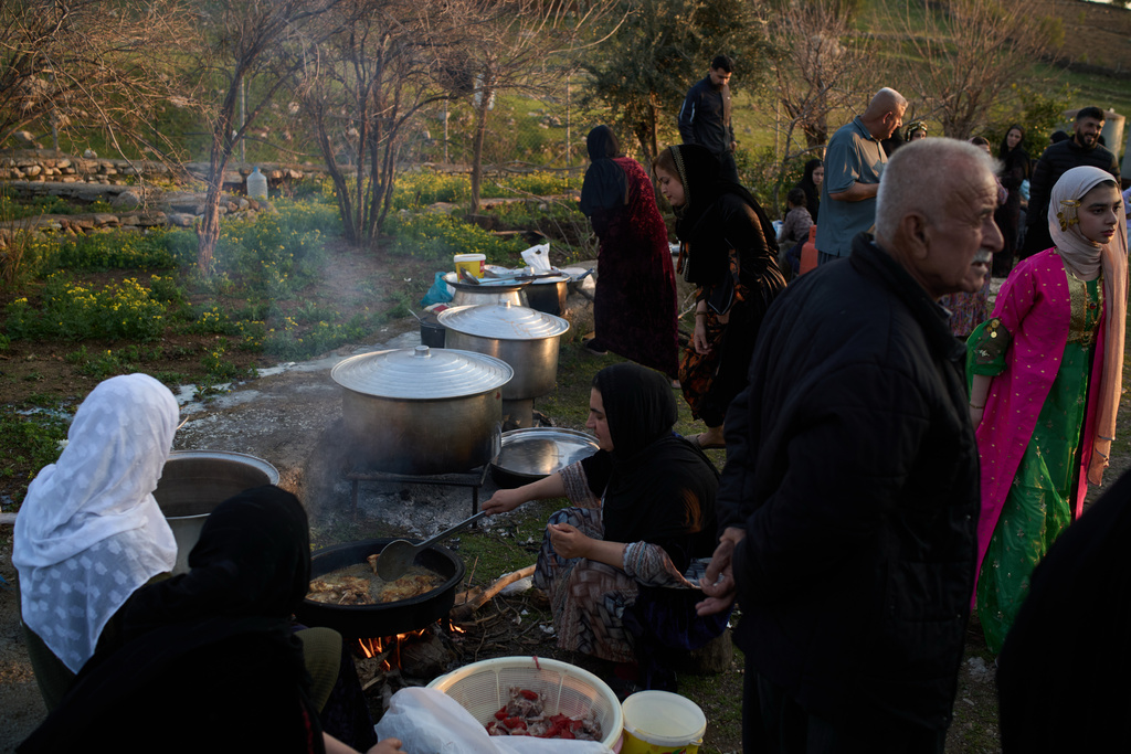 Women prepare Iftar meal as they take part in a family gathering during the Muslim holy month of Ramadan in the village of Gulp, Iraq, Tuesday, March 17, 2026. (AP Photo/Leo Correa)