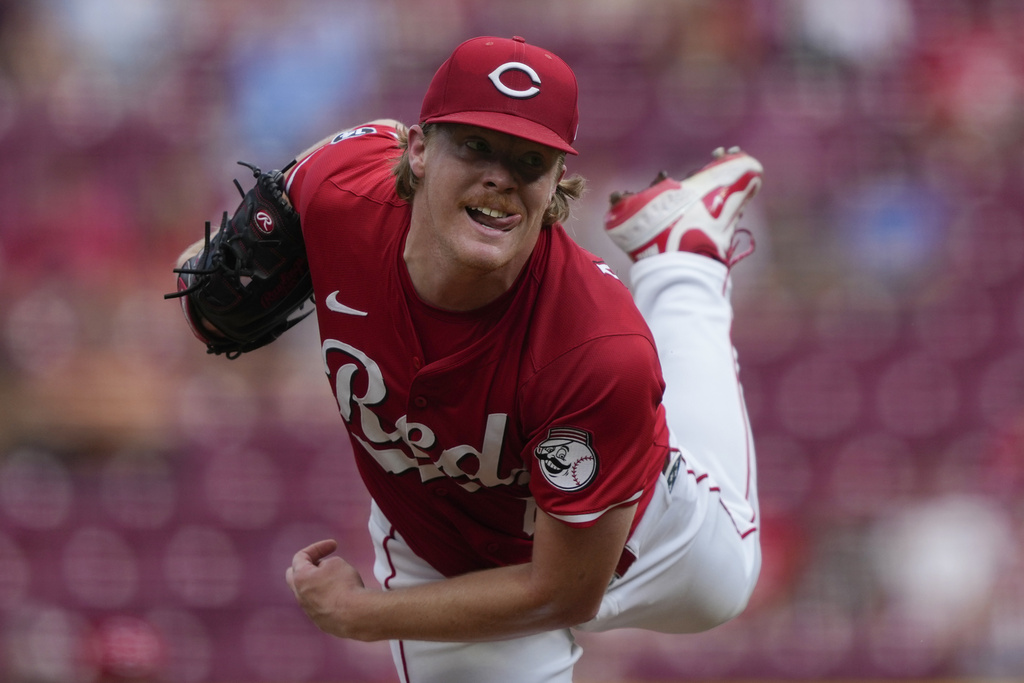 Cincinnati Reds pitcher Andrew Abbott throws during the first inning of a baseball game against the Philadelphia Phillies Monday, Aug. 11, 2025, in Cincinnati. (AP Photo/Carolyn Kaster)