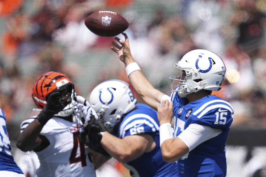 Indianapolis Colts quarterback Riley Leonard throws during the first half of a preseason NFL football game against the Cincinnati Bengals, Saturday, Aug. 23, 2025, in Cincinnati. (AP Photo/Jeff Dean)