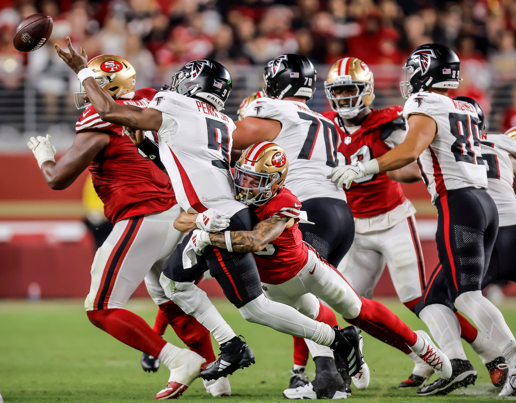 San Francisco 49ers' Chase Lucas sacks Atlanta Falcons' Michael Penix jr. (9) in the second half of an NFL football game in Santa Clara, Calif., on Sunday, Oct. 19, 2025. (Carlos Avila Gonzalez/San Francisco Chronicle via AP)
