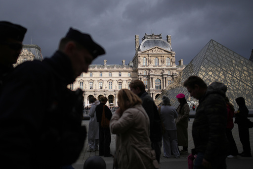 Police officers, left, patrol as people queue to enter Le Louvre museum Monday, Oct. 27, 2025 in Paris. (AP Photo/Christophe Ena) Police officers, left, patrol as people queue to enter Le Louvre museum Monday, Oct. 27, 2025 in Paris. (AP Photo/Christophe Ena)