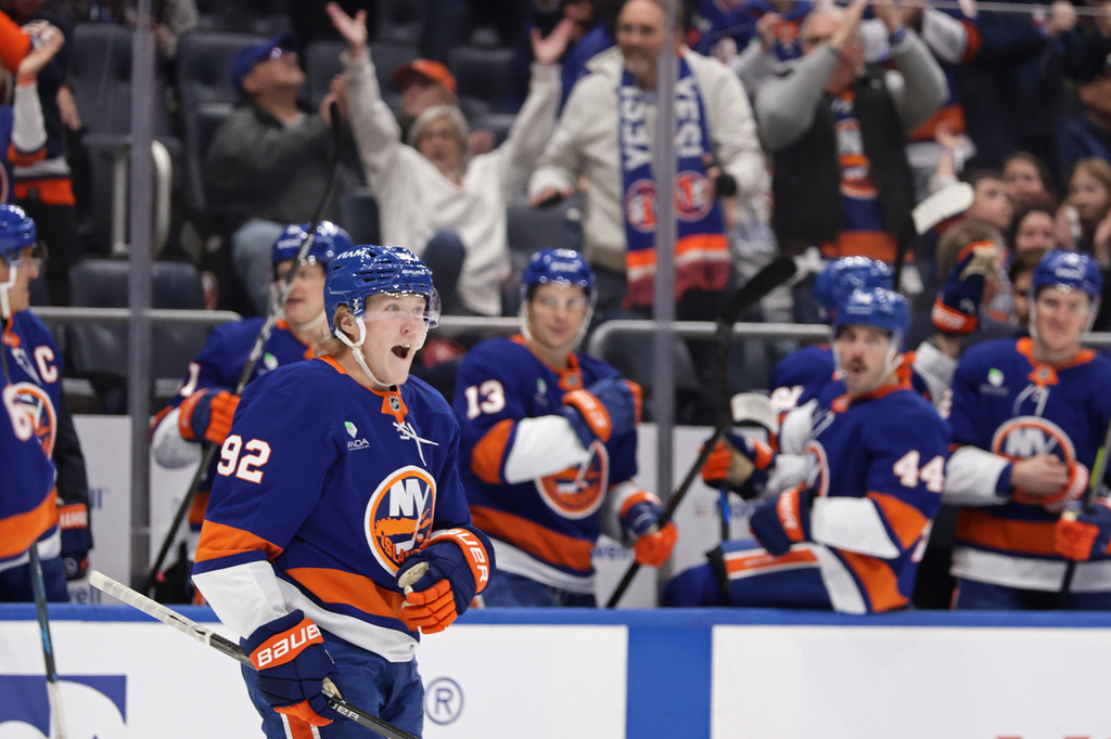 New York Islanders right wing Simon Holmstrom (92) reacts after scoring a goal in the second period of an NHL hockey game against the Florida Panthers, Saturday, March 28, 2026, in Elmont, N.Y. (AP Photo/Adam Hunger)