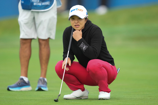 Sei Young Kim of South Korea lines up putt on the 18th green during the final round of the LPGA Ladies Championship golf tournament at the Pine Beach Golf Links, in Haenam, South Korea, Sunday, Oct. 19, 2025. (AP Photo/Lee Jin-man) Sei Young Kim of South Korea lines up putt on the 18th green during the final round of the LPGA Ladies Championship golf tournament at the Pine Beach Golf Links, in Haenam, South Korea, Sunday, Oct. 19, 2025. (AP Photo/Lee Jin-man)