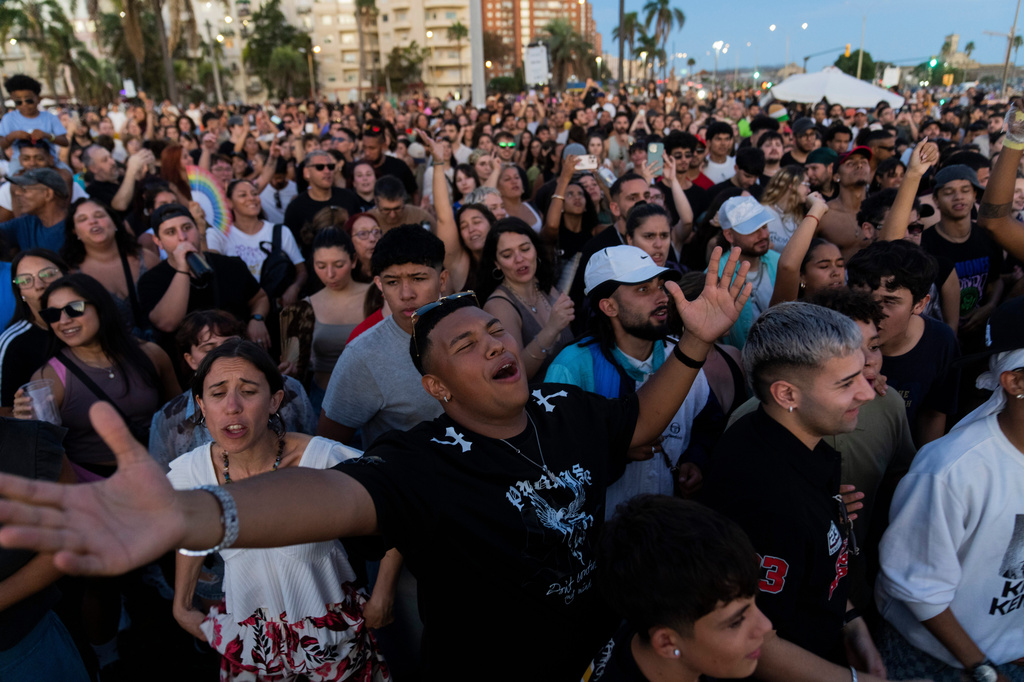 Spectators watch musicians perform during the Rueda de Candombe at Plaza Espana in Montevideo, Uruguay, Sunday, April 19, 2026. (AP Photo/Matilde Campodonico)