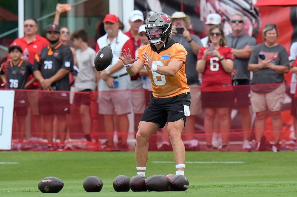 Tampa Bay Buccaneers quarterback Baker Mayfield takes a snap during an NFL football training camp practice Thursday, July 30, 2026, in Tampa, Fla. (AP Photo/Chris O'Meara)