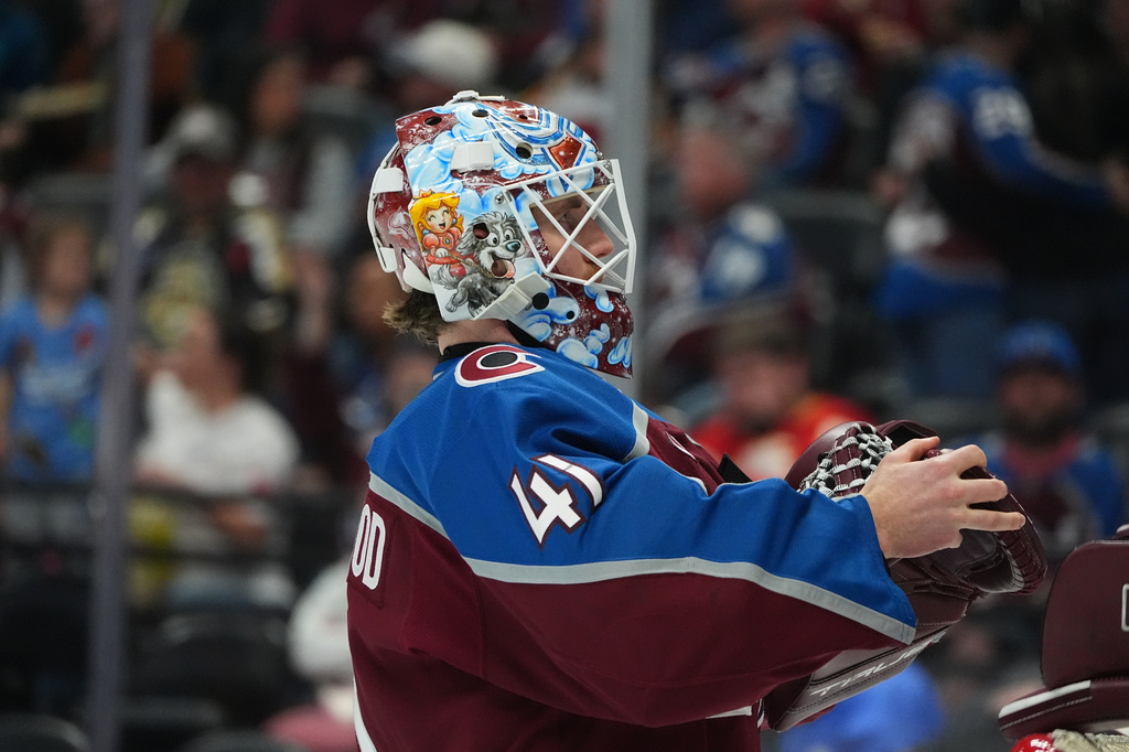 Colorado Avalanche goaltender Scott Wedgewood puts on his gloves for the second period of an NHL hockey game against the Calgary Flames, Monday, March 30, 2026, in Denver. (AP Photo/David Zalubowski)