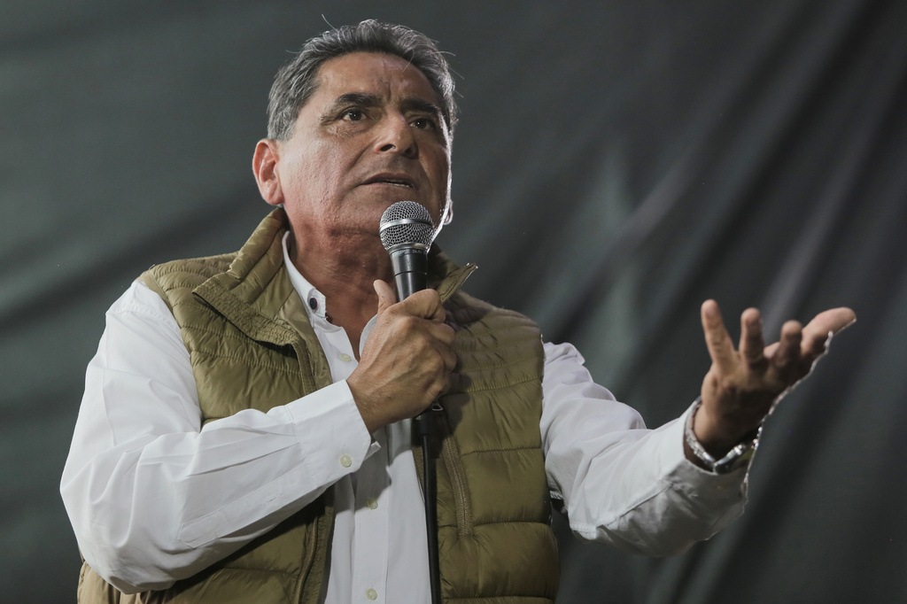 FILE - Presidential candidate Carlos Alvarez, of the Country for All party, delivers a speech during his closing presidential campaign rally in Lima, Peru, April 9, 2026. (AP Photo/Gerardo Marin, File)