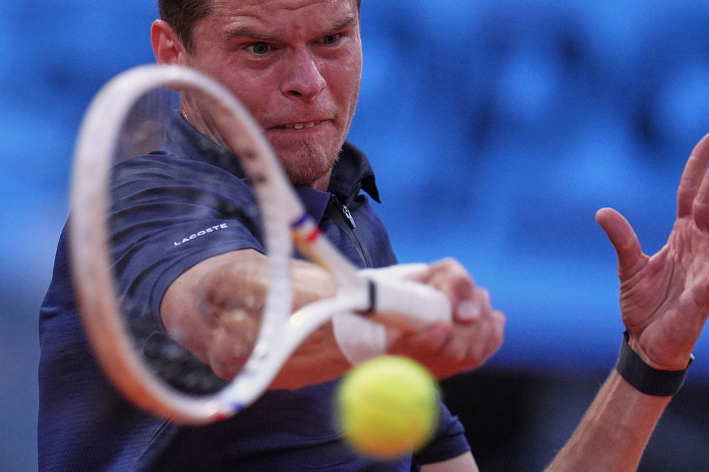 Alexander Blockx of Belgium returns the ball to Germany's Alexander Zverev during their men's singles semifinal match at the Madrid Open tennis tournament in Madrid, Spain, Friday, May 1, 2026. (AP Photo/Manu Fernandez)